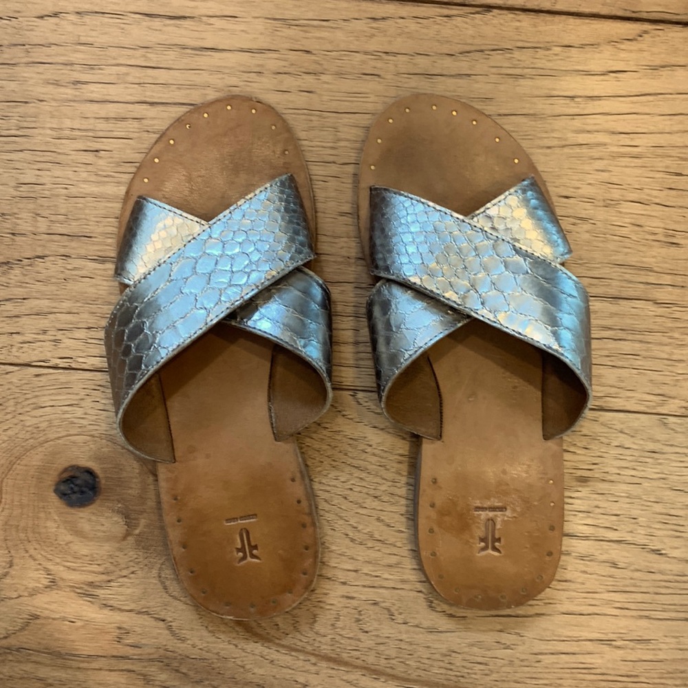 Frye Silver criss cross leather sandals size 7M